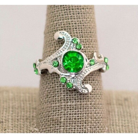 Size 9 green fantasy vintage ring (C1) - Picture 1 of 3